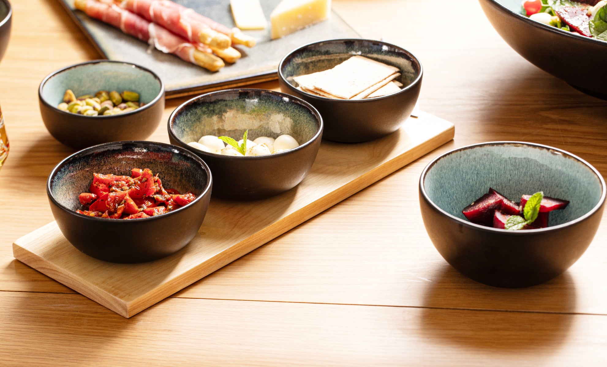 ladelle Fusion blaugrün 4-teilig Schalen- & Tablett-Set Lifestyle2