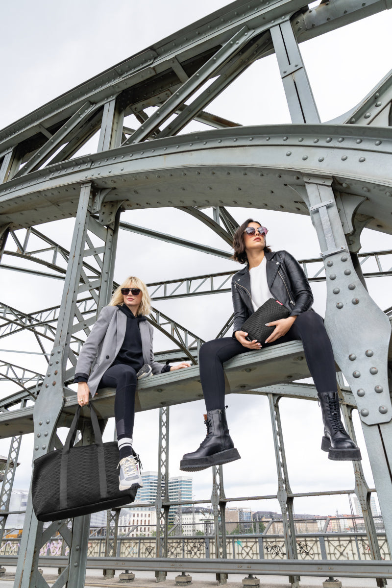 reisenthel extralite weekender L mesh black Lifestyle 4