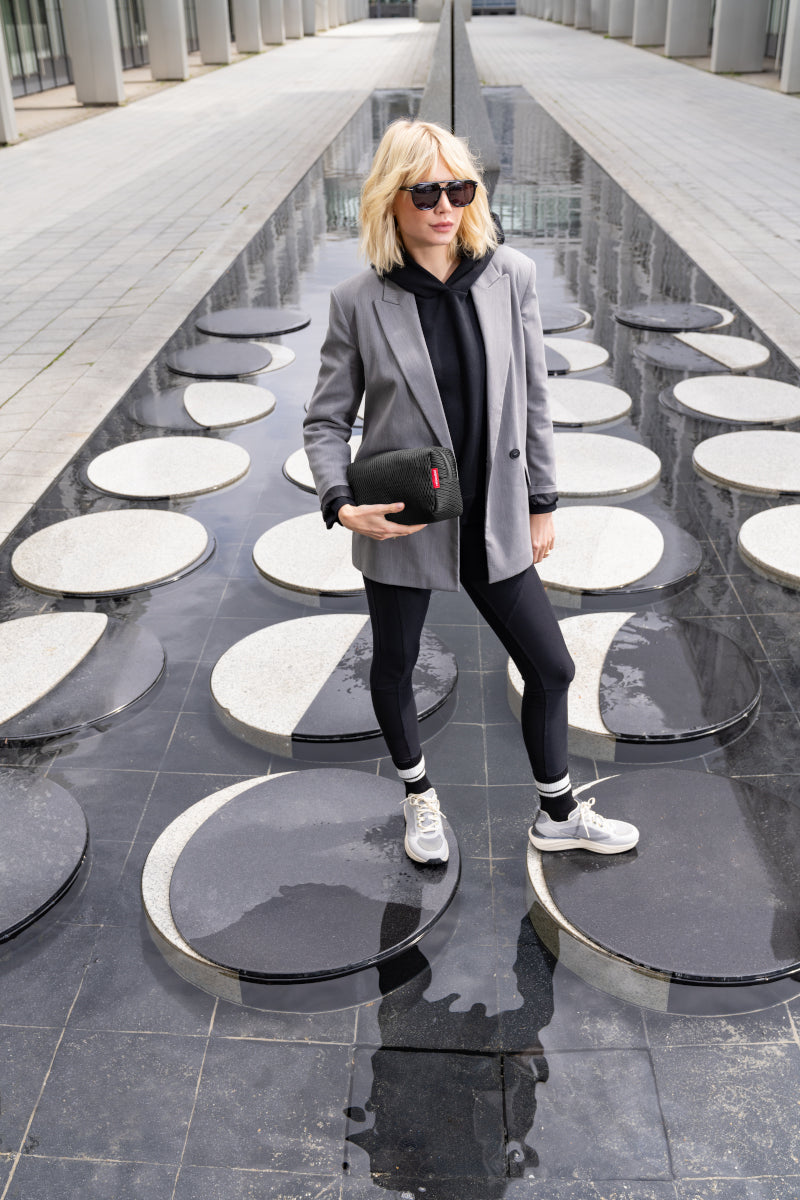 reisenthel extralite cosmetic mesh black Lifestyle 4