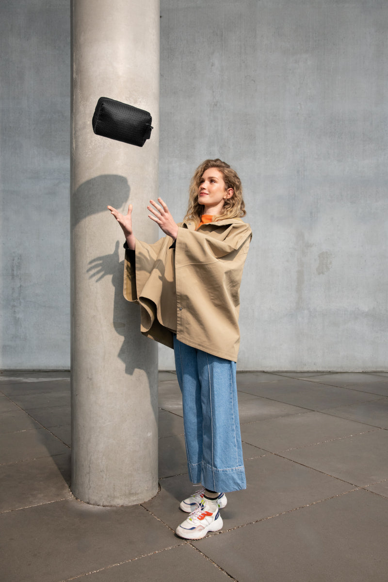 reisenthel extralite cosmetic mesh black Lifestyle 2