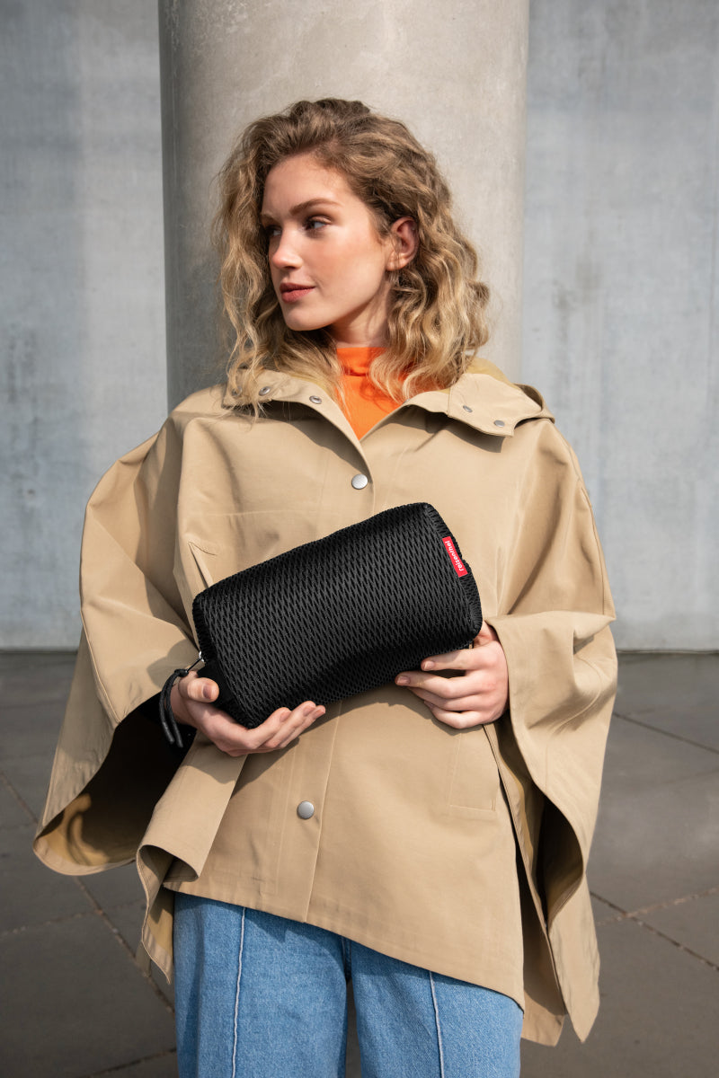 reisenthel extralite cosmetic mesh black Lifestyle 1