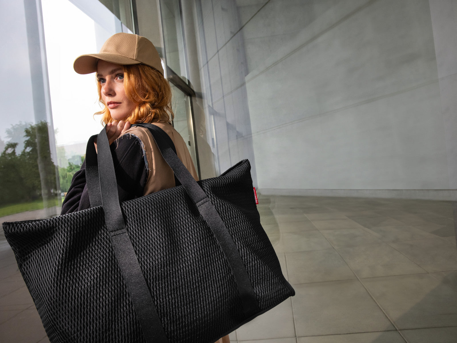 reisenthel extralite shopper L mesh black Lifestyle 4