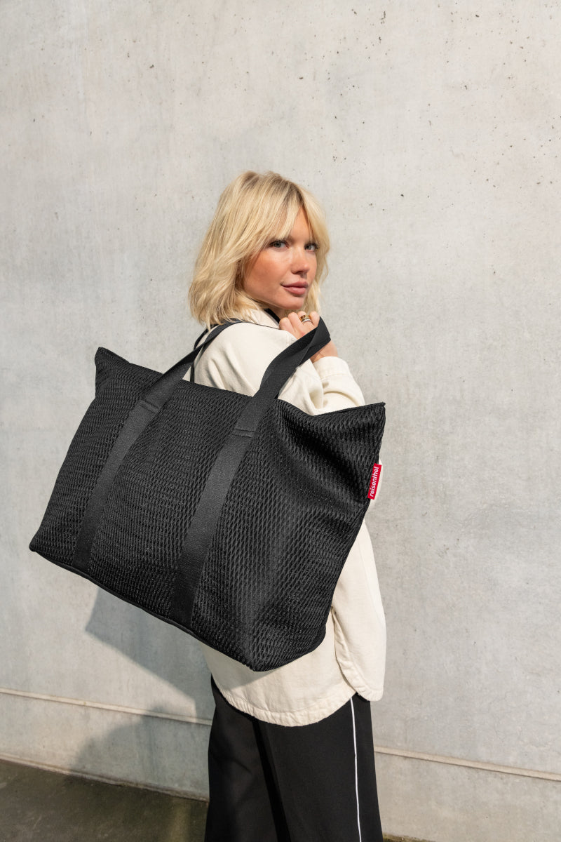 reisenthel extralite shopper L mesh black Lifestyle 3