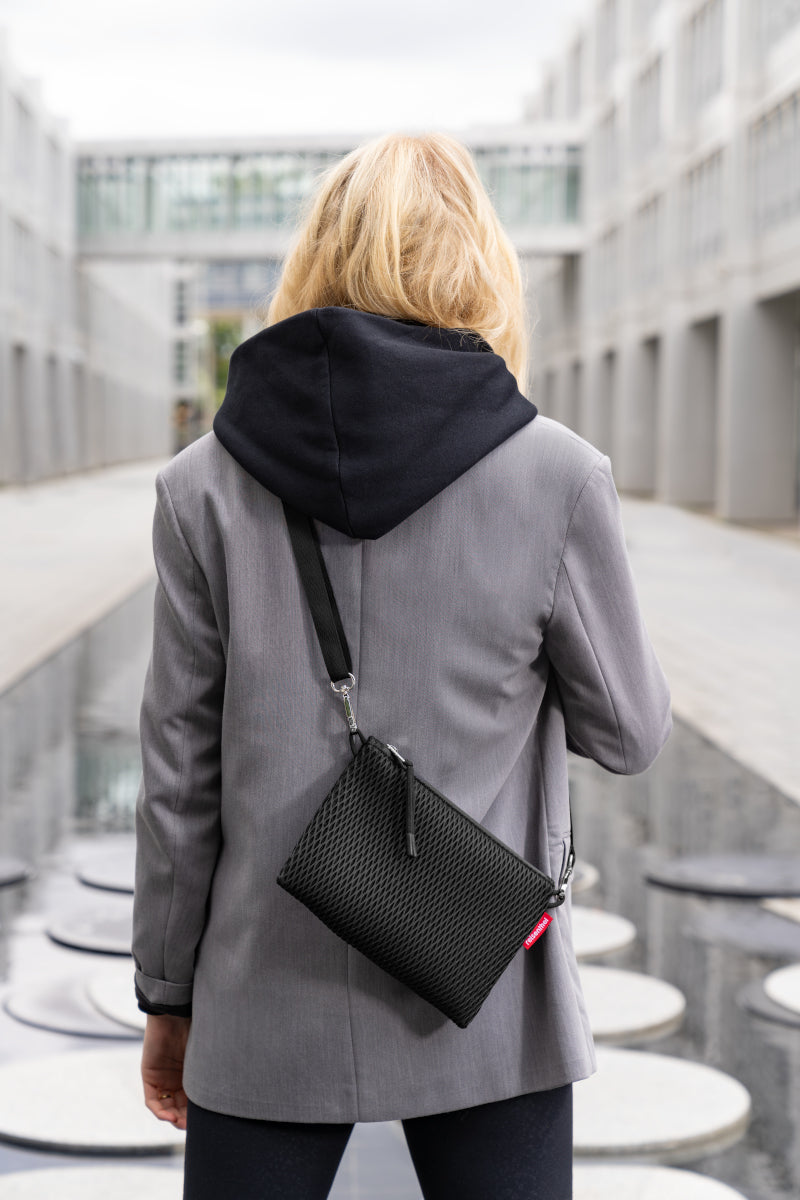 reisenthel extralite case 1 mesh black Lifestyle 2