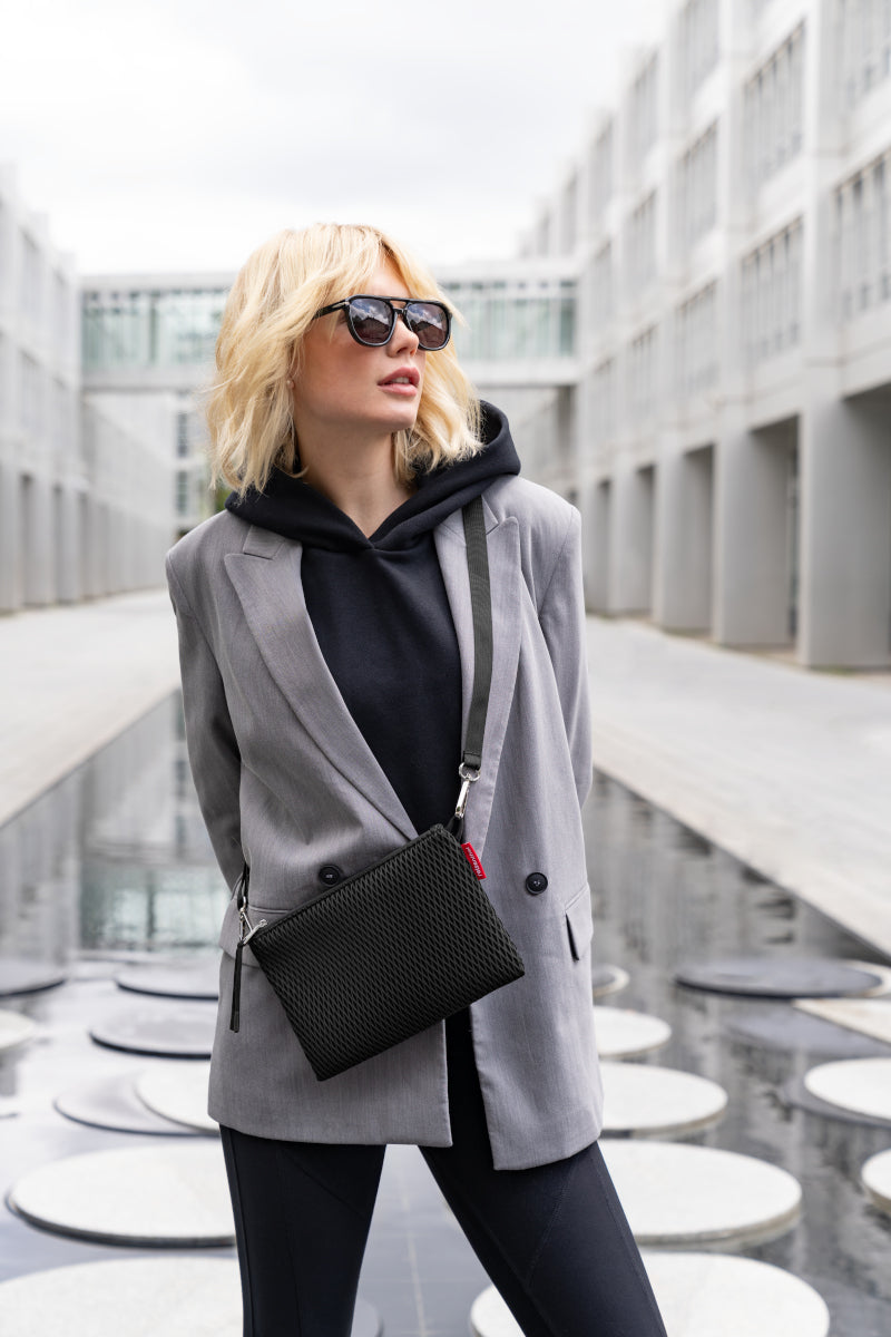 reisenthel extralite case 1 mesh black Lifestyle 1