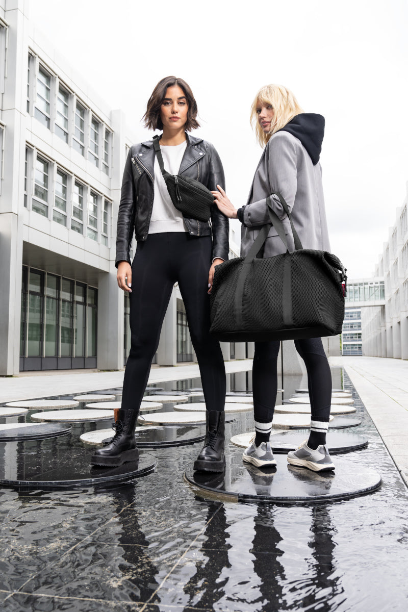 reisenthel extralite beltbag mesh black Lifestyle 4