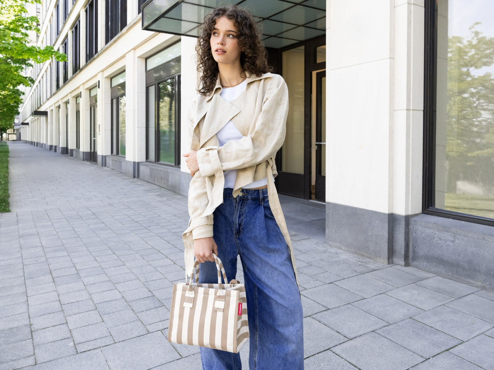 reisenthel daily shopper XS summerstripes coffee Lifestyle 2