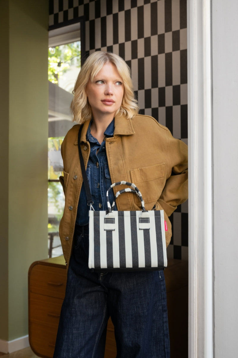 reisenthel daily shopper XS summerstripes black Lifestyle 1