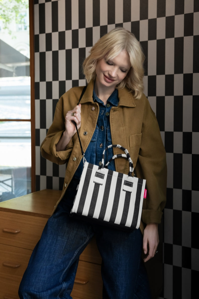 reisenthel daily shopper XS summerstripes black Lifestyle 2