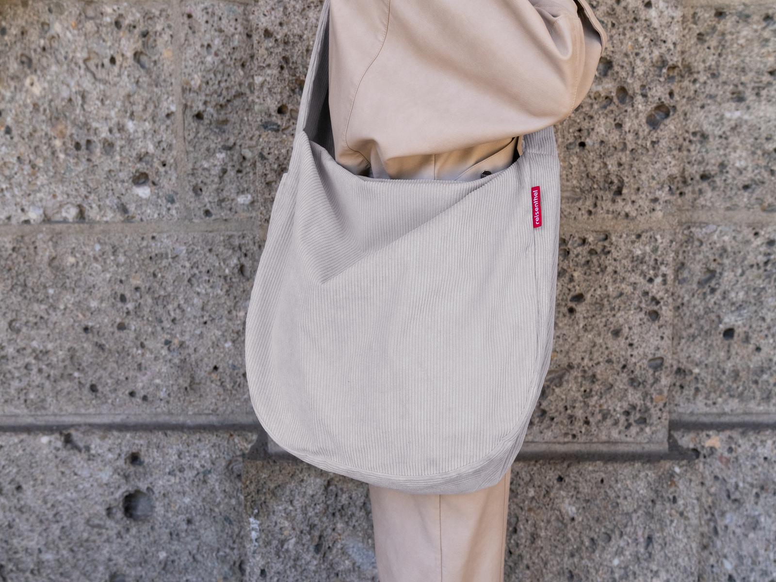 reisenthel moonbag cord grey Lifestyle5