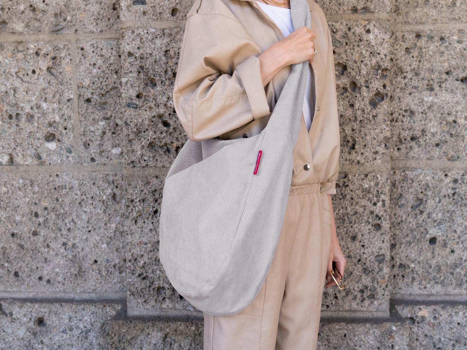 reisenthel moonbag cord grey Lifestyle8