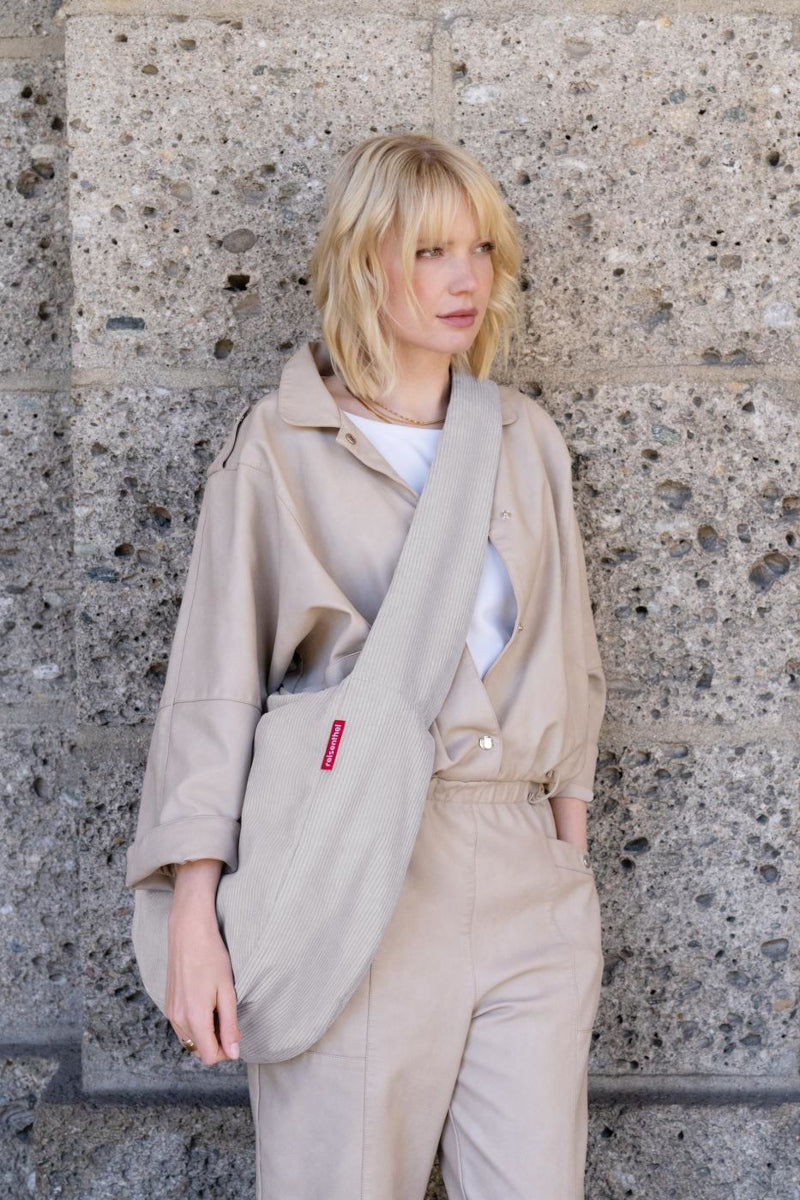 reisenthel moonbag cord grey Lifestyle7