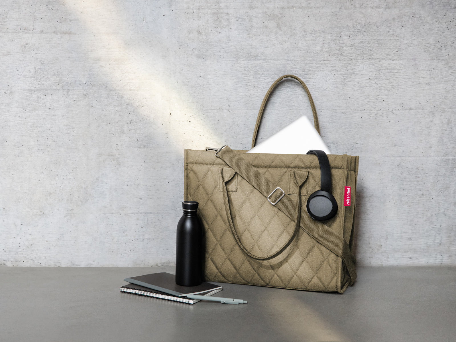 reisenthel daily shopper business rhombus olive Lifestyle3