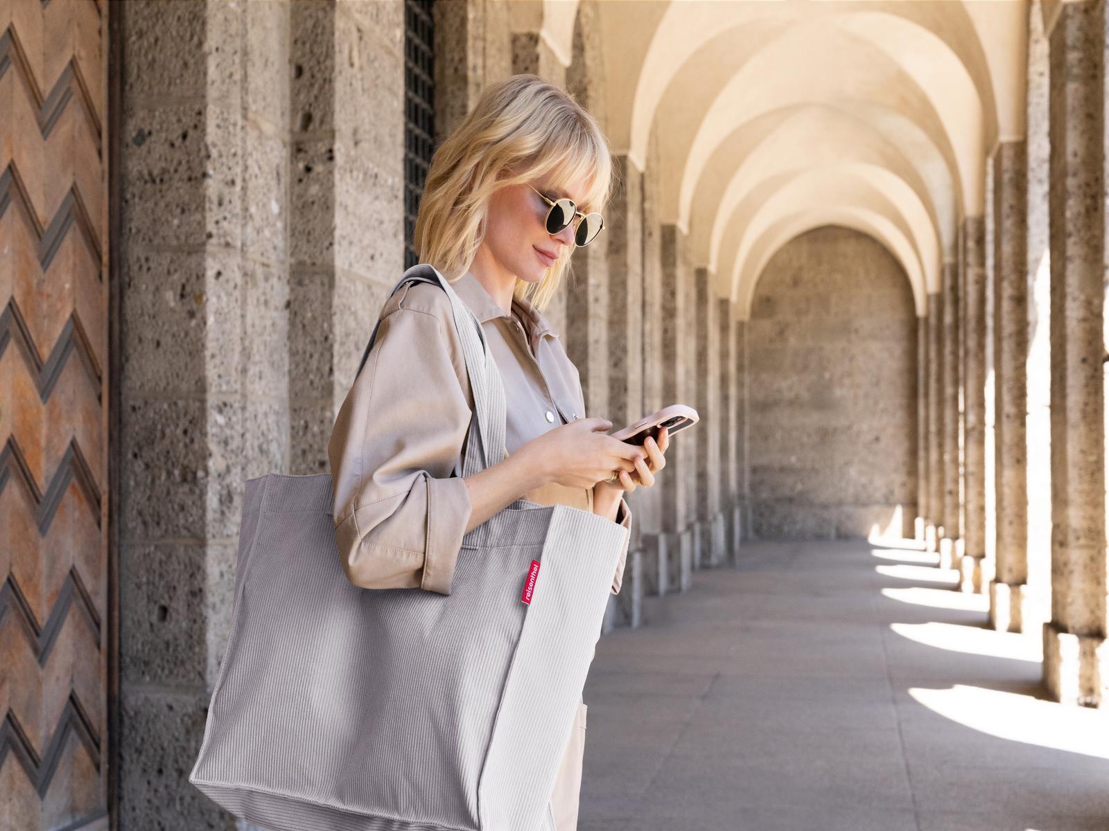 reisenthel softshopper cord grey Lifestyle5