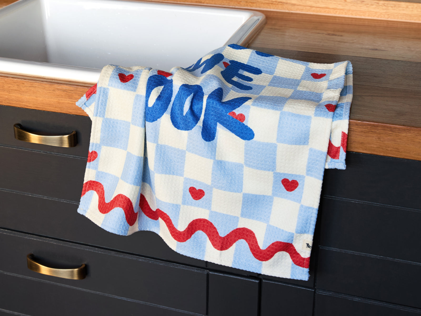 Dock & Bay Geschirrhandtuch Kiss The Cook 75x45cm Lifestyle 4