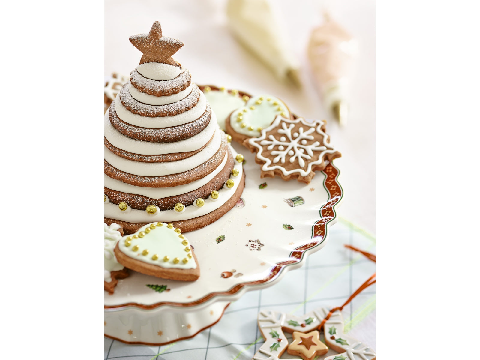 Villeroy & Boch Toy's Delight Kuchenplatte auf Fuss 28 cm Lifestyle 2