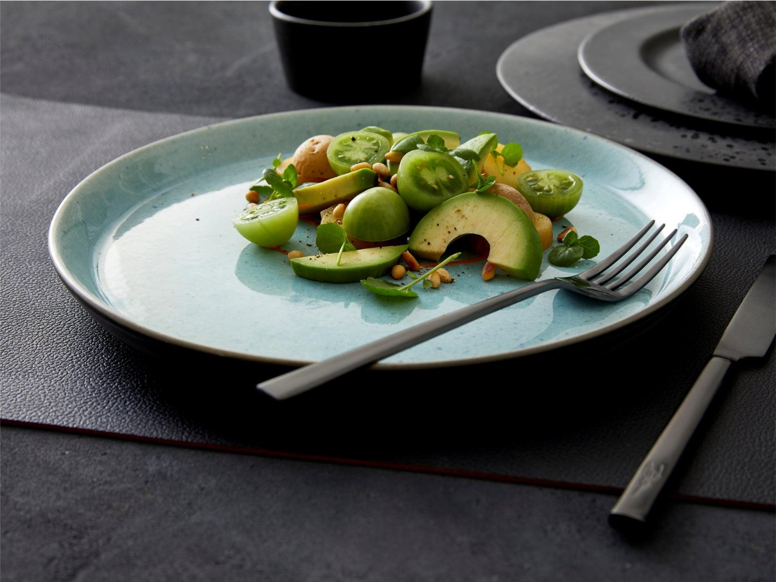 Bitz Speiseteller matt grey / shiny light blue 27 cm Set6 Lifestyle