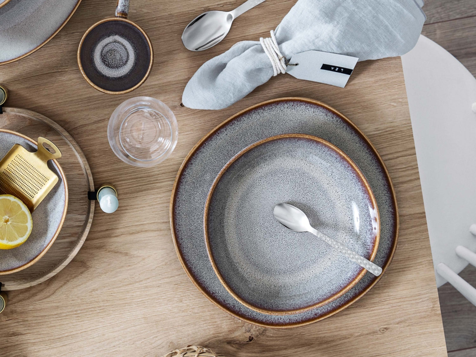 like. by Villeroy & Boch Lave beige Speiseteller 28 x 28 x 2,7 cm Lifestyle 3