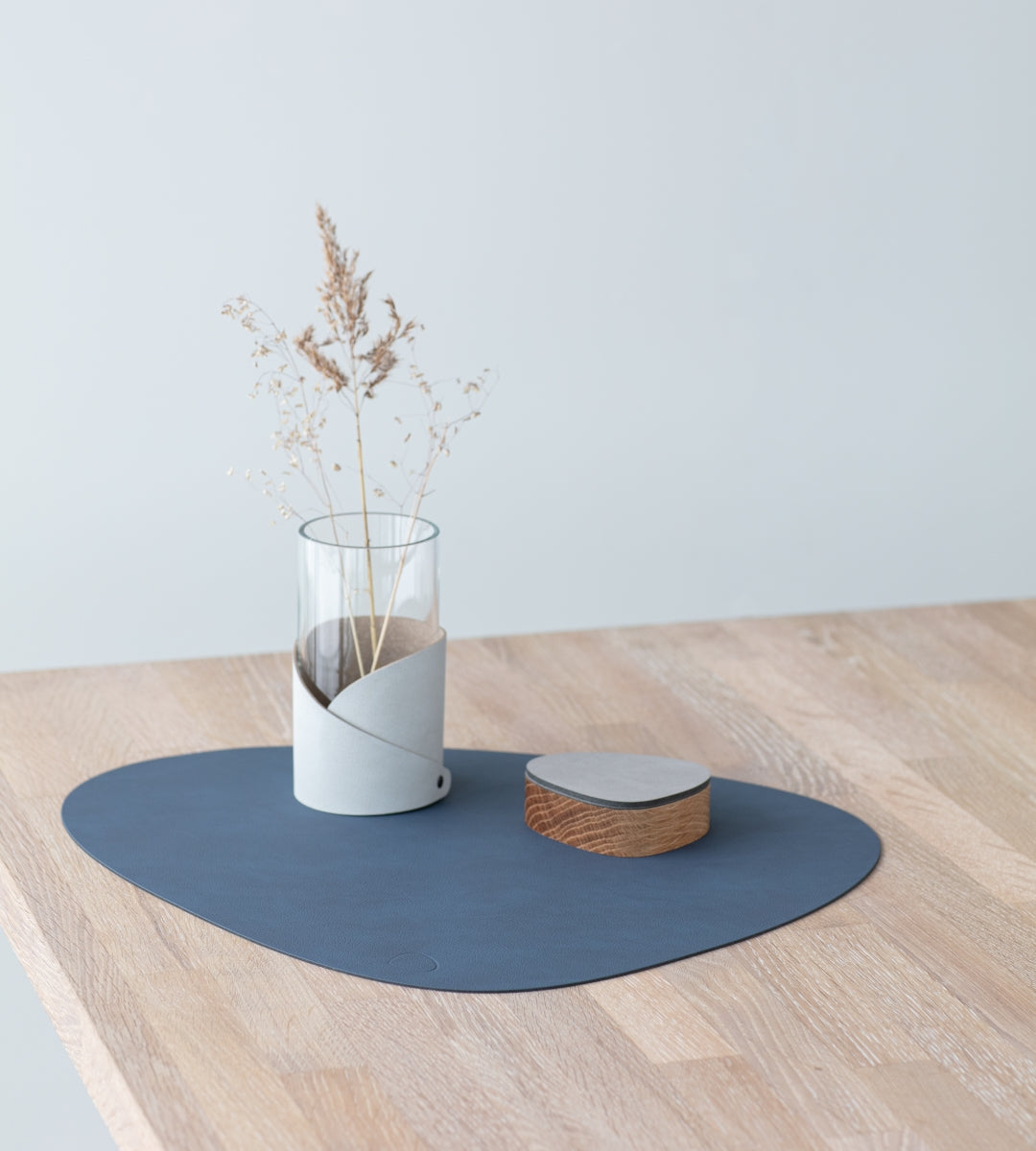 LIND DNA NUPO Tischset Curve L dark blue 37 x 44 cm