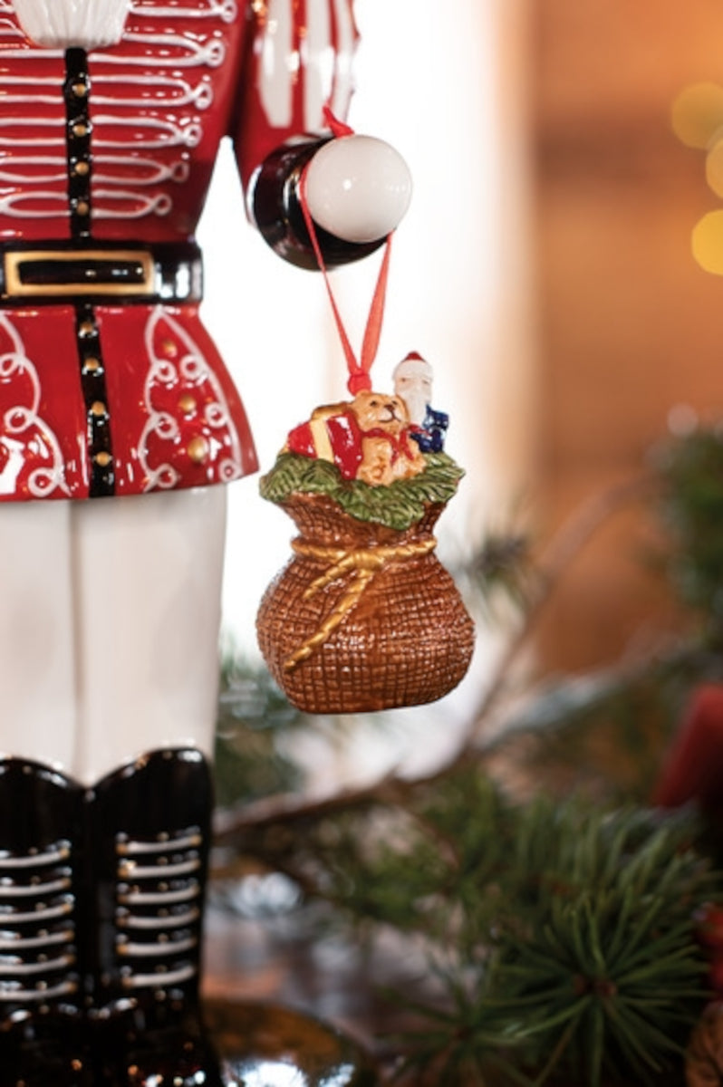 Villeroy & Boch Christmas Toys Memory Nussknacker 36 x 13 cm Lifestyle 1