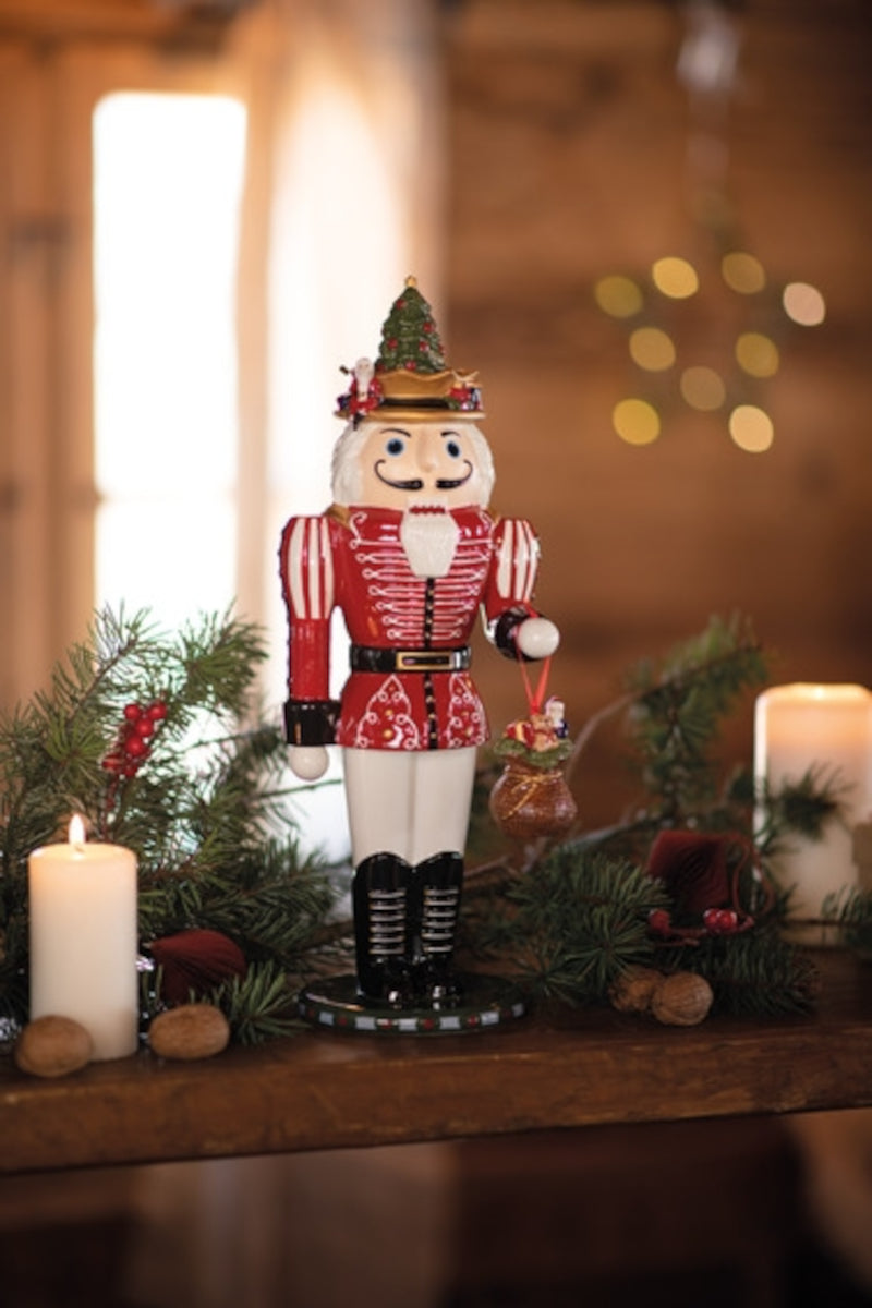 Villeroy & Boch Christmas Toys Memory Nussknacker 36 x 13 cm Lifestyle 2