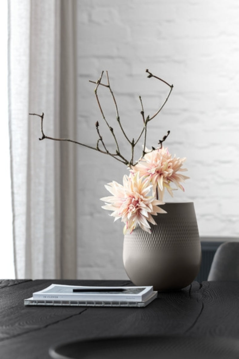 Villeroy & Boch Manufacture Collier taupe Vase Carre gross 23 cm Lifestyle 2