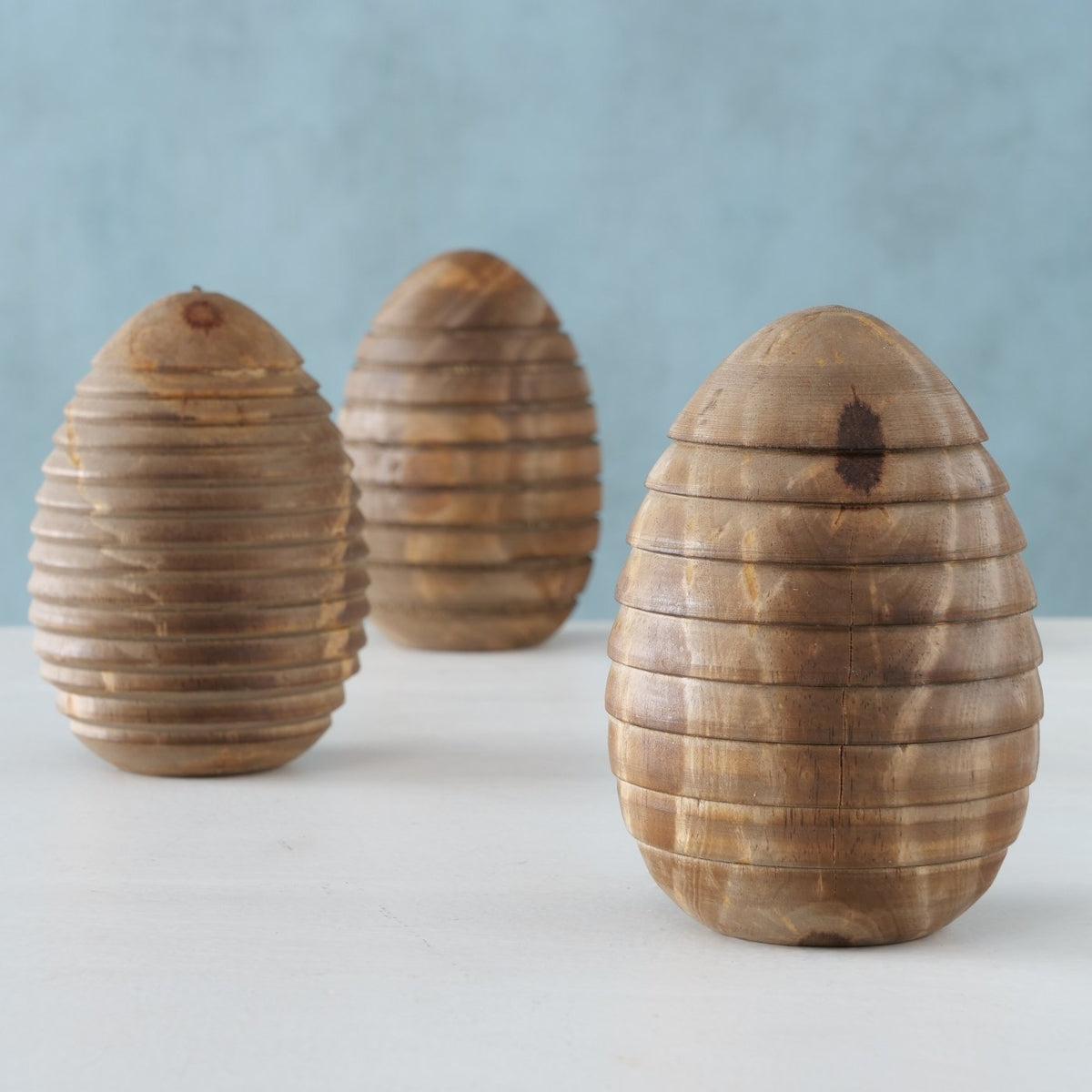 Boltze Abiola Deko-Ei Kiefer 12 cm sort. (1 Stück) Lifestyle 1