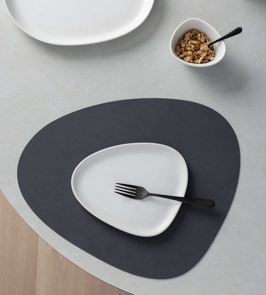 LIND DNA Curve Stoneware Frühstücksteller off white