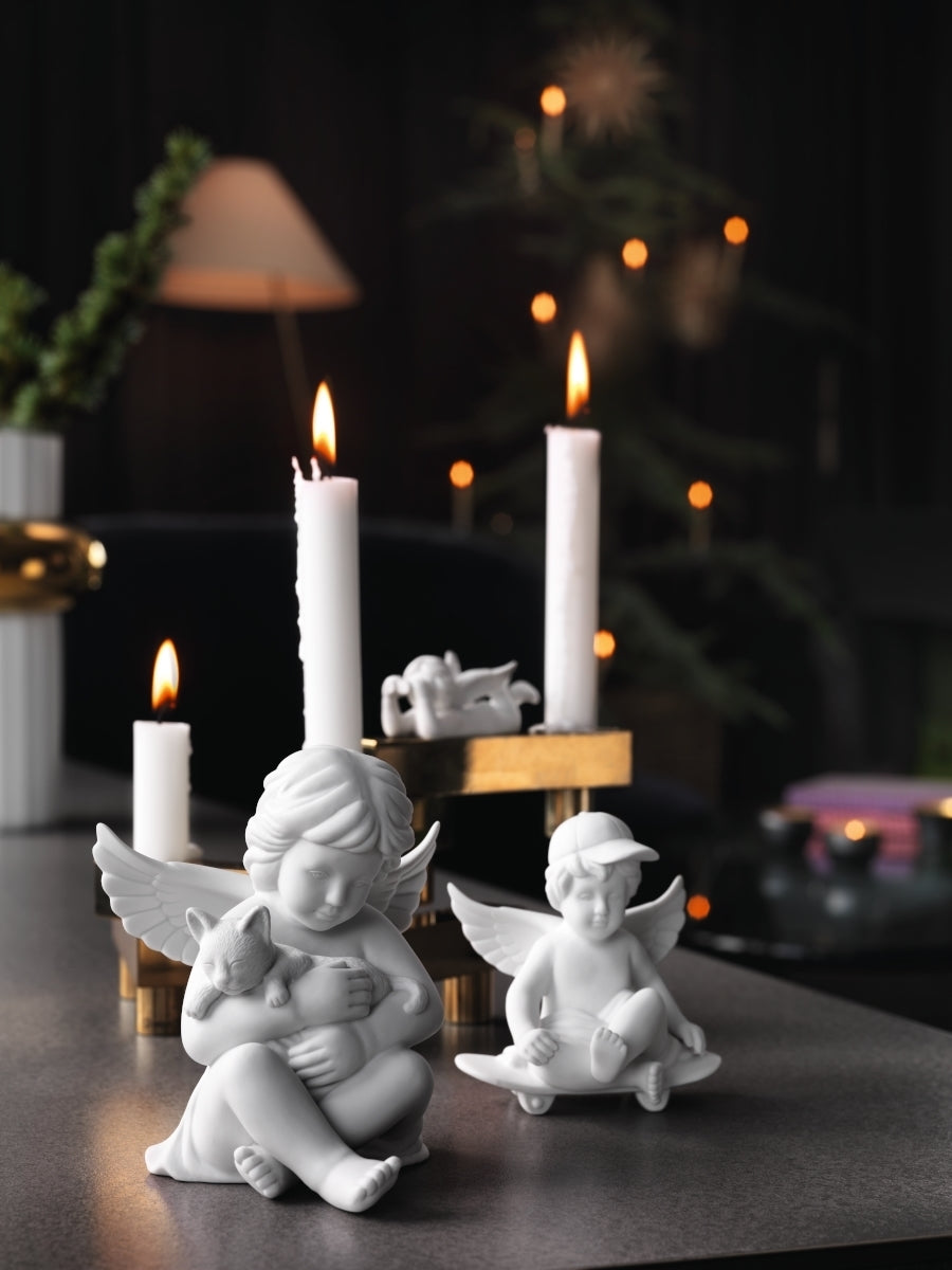 Rosenthal Engel mit Hase mittel weiss matt 10,5 cm Lifestyle 2