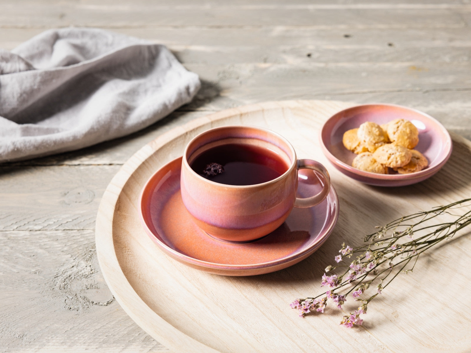 like. by Villeroy & Boch Perlemor Coral Kaffeeuntertasse 16 cm Lifestyle 3