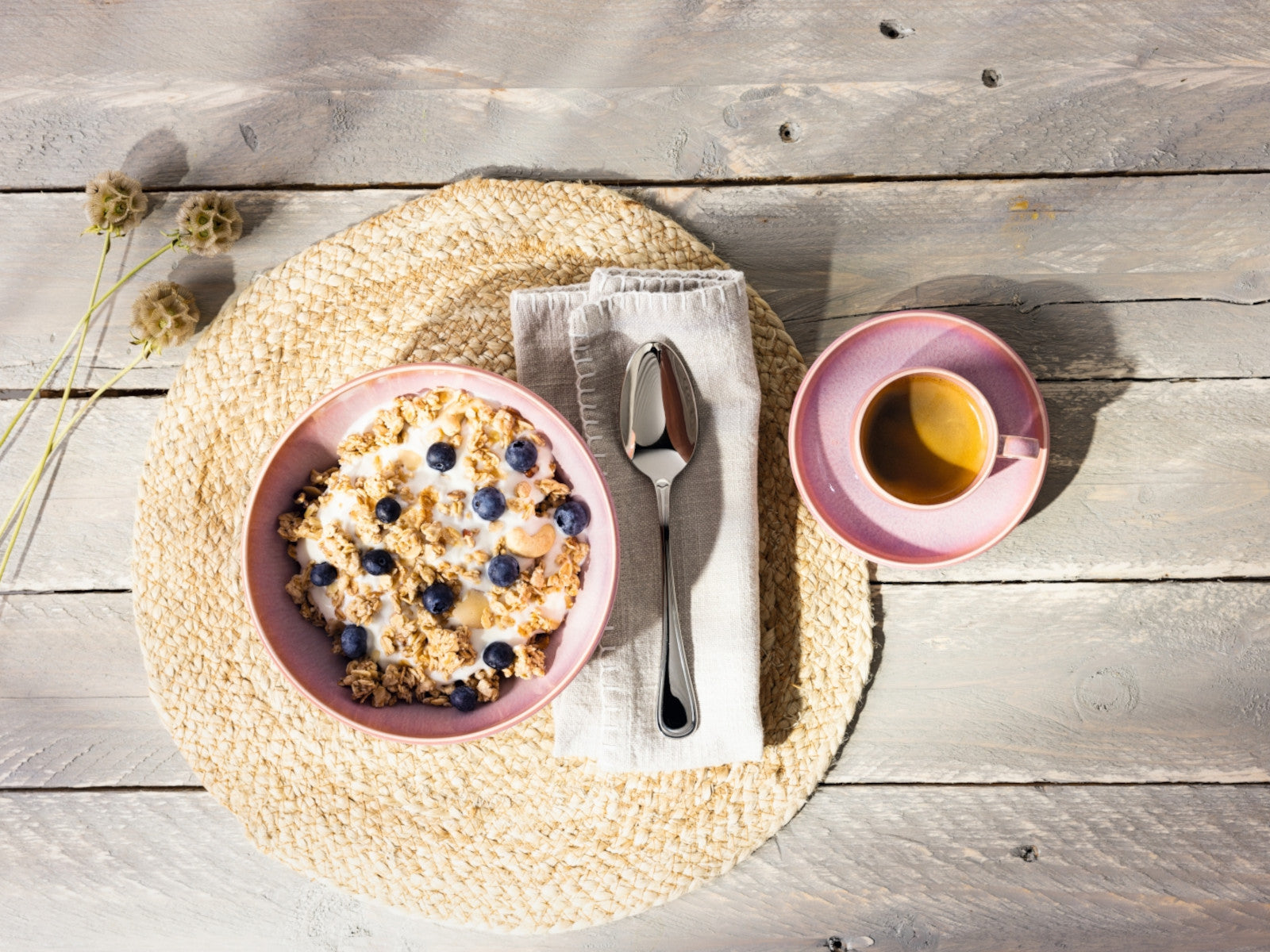 like. by Villeroy & Boch Perlemor Coral Kaffeeuntertasse 16 cm Lifestyle 4