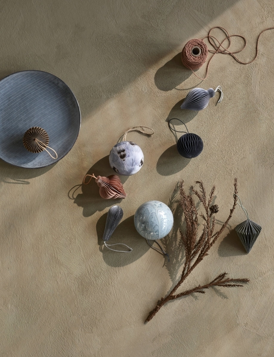 Broste Copenhagen CHRISTMAS MIX Papierhänger silver Set4 Lifestyle 1