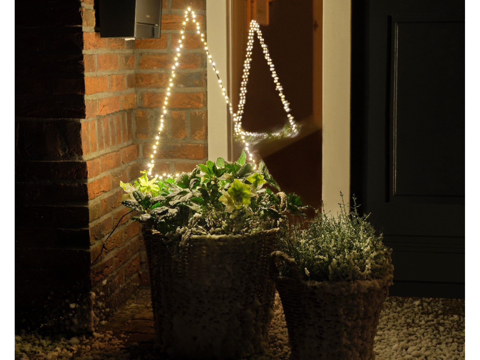 Lumineo Micro LED Gartenstecker Metall Baum schwarz 77cm Lifestyle 2