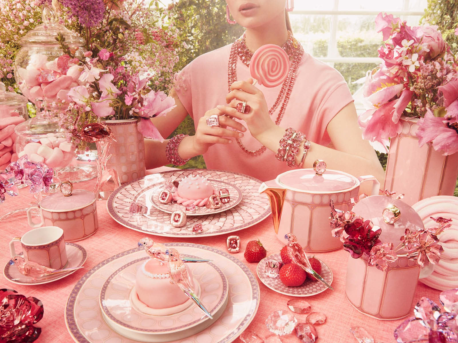 SwarosvkiXRosenthal Signum Rose Teekanne 2 P. Lifestyle 1