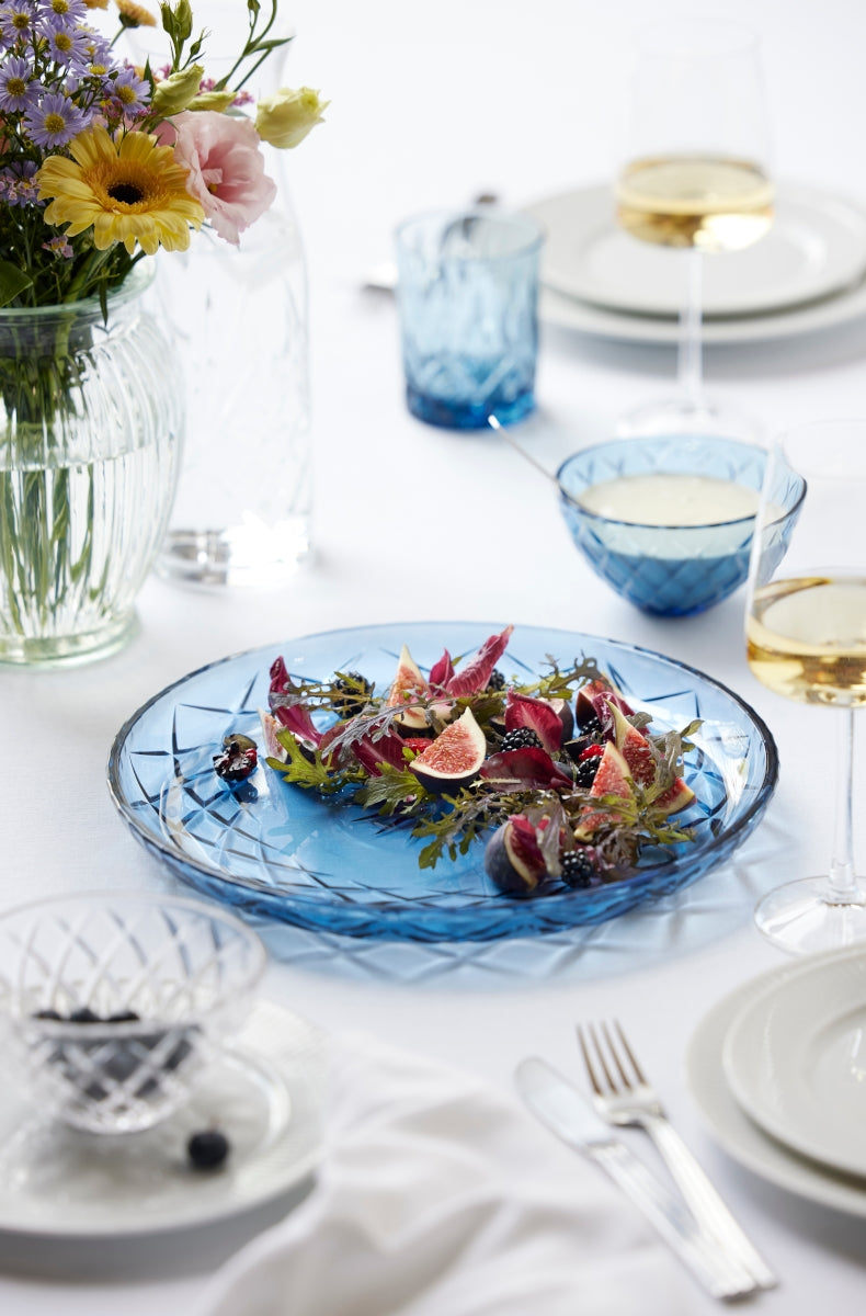 Lyngby Sorrento Platte Glas blau 30cm Lifestyle2