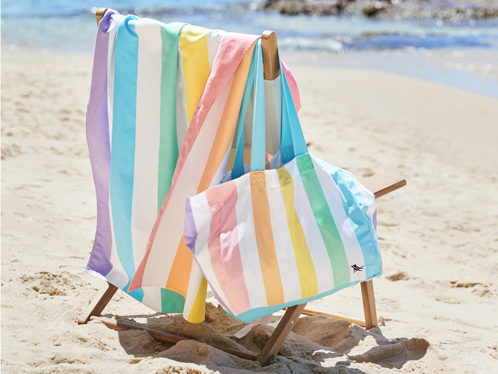 Dock & Bay Strandtasche faltbar Unicorn Waves Lifestyle 1