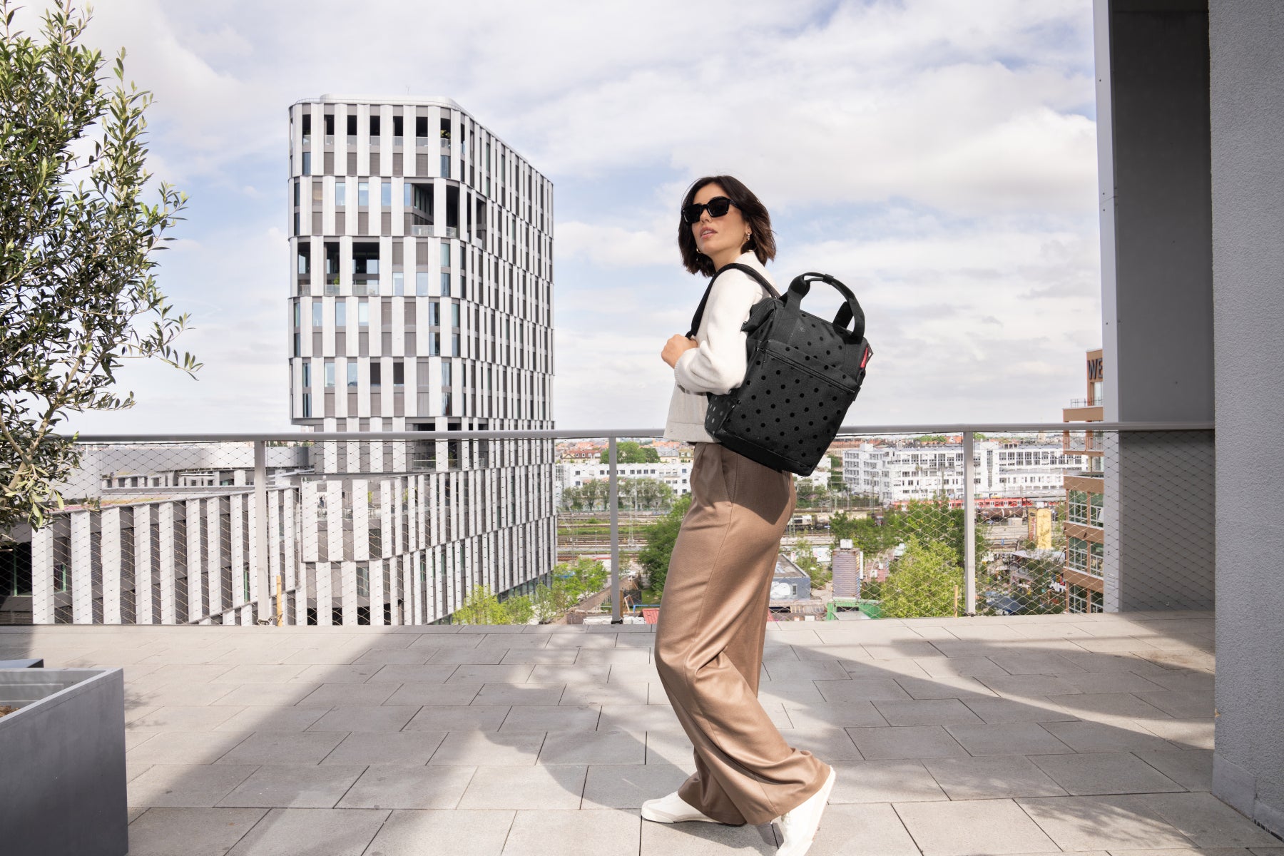 reisenthel allrounder R glossy dots black Lifestyle 10