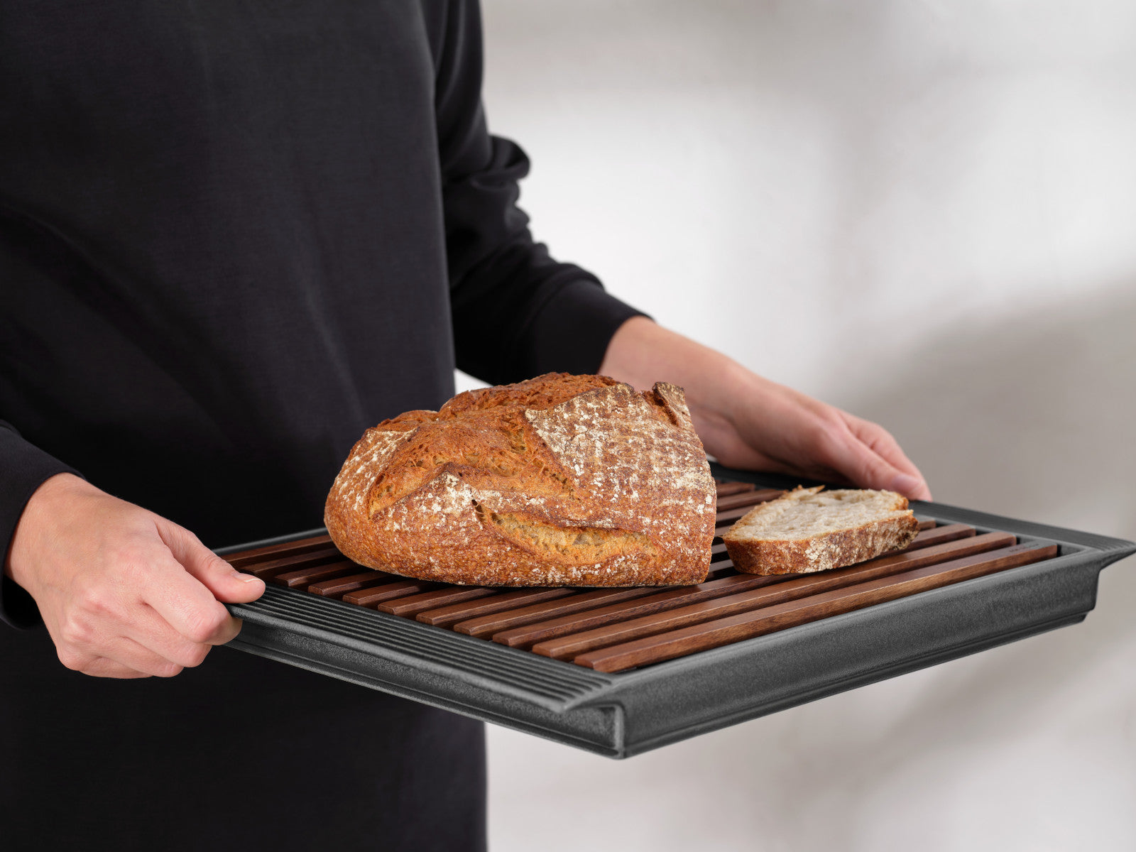 ASA kitchen'art Brotschneidebrett schwarz 42x30x3,3cm Lifestyle 2