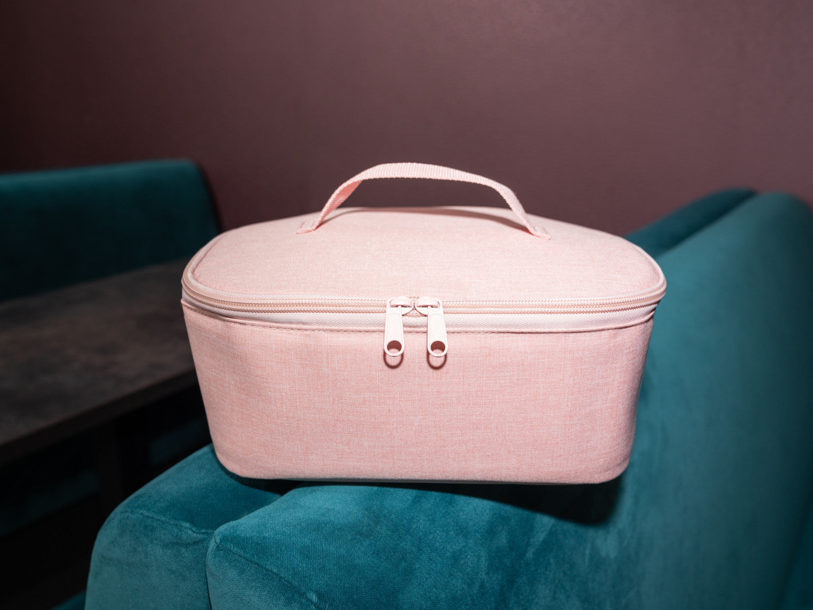 reisenthel coolerbag M pocket twist blush Lifestyle 1
