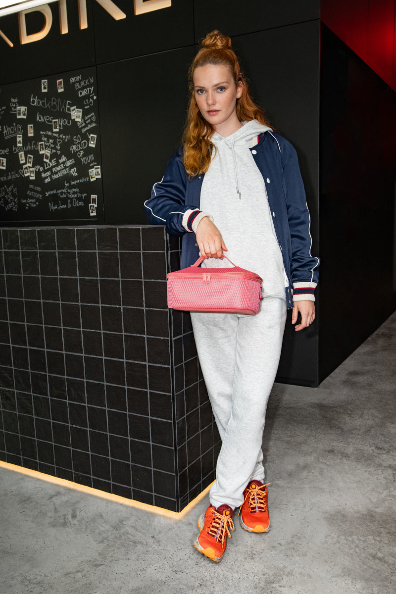 reisenthel coolerbag M pocket mesh coral Lifestyle 2