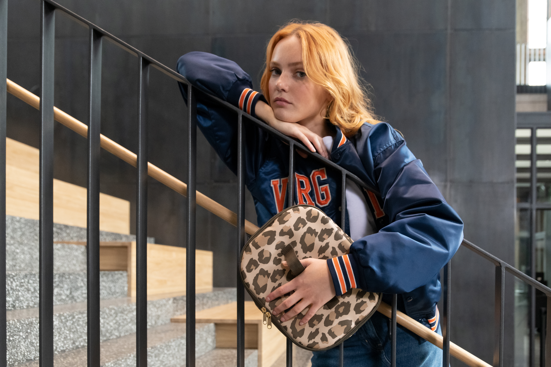 reisenthel coolerbag M pocket leo macchiato Lifestyle 3