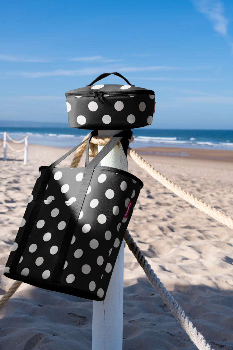 reisenthel coolerbag M pocket dots white Lifestyle 1