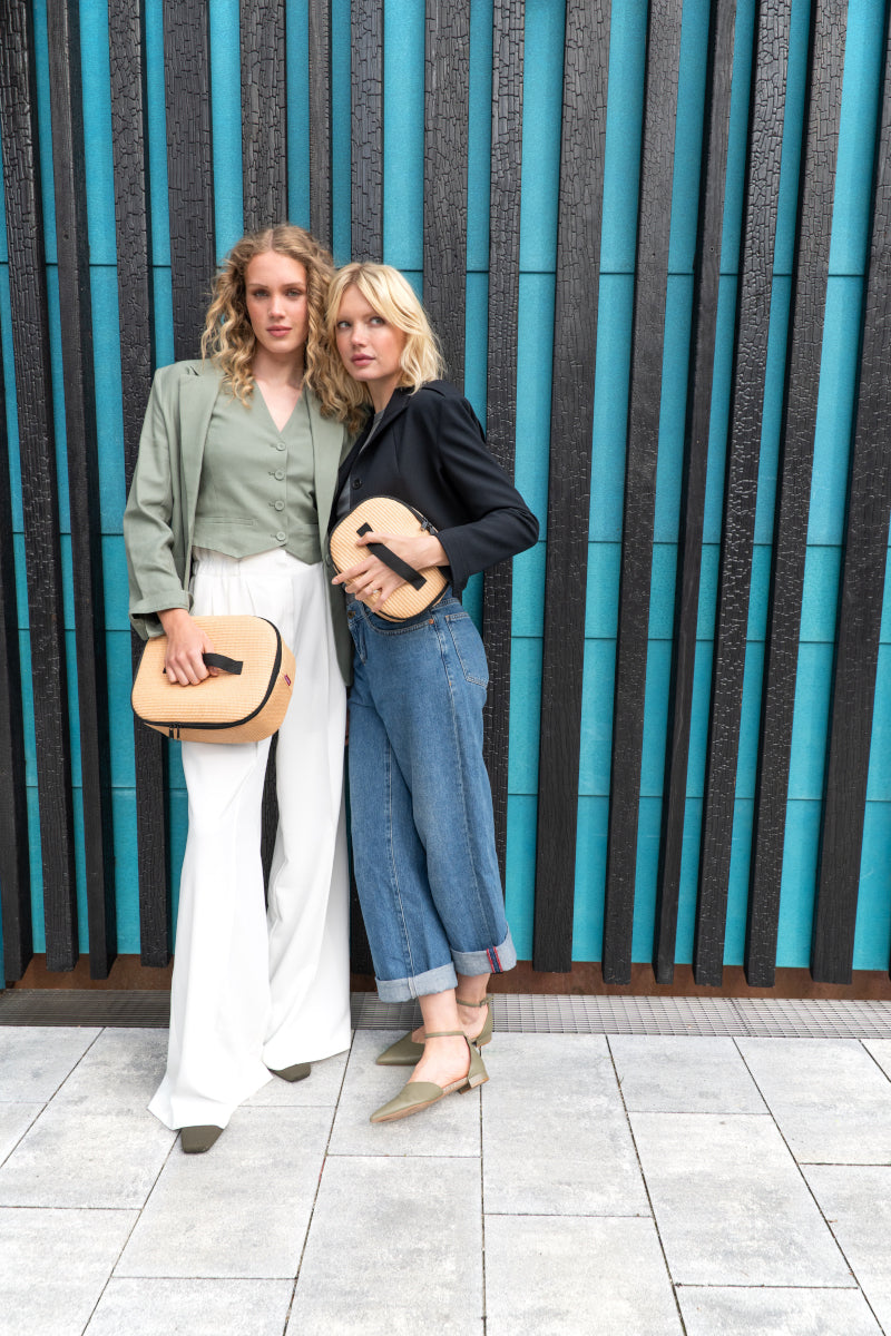 reisenthel coolerbag M pocket raffia black Lifestyle 1