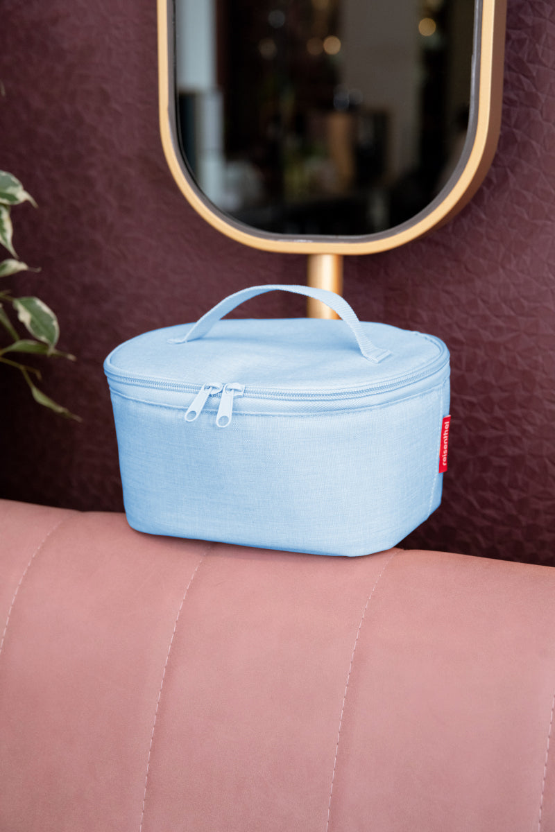reisenthel coolerbag S pocket twist powder blue Lifestyle 1