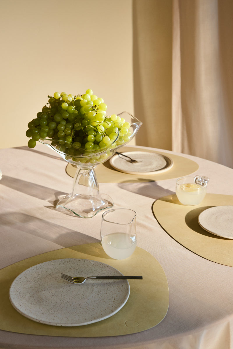 LIND DNA Nupo Tischset Curve L lemon sorbet Lifestyle