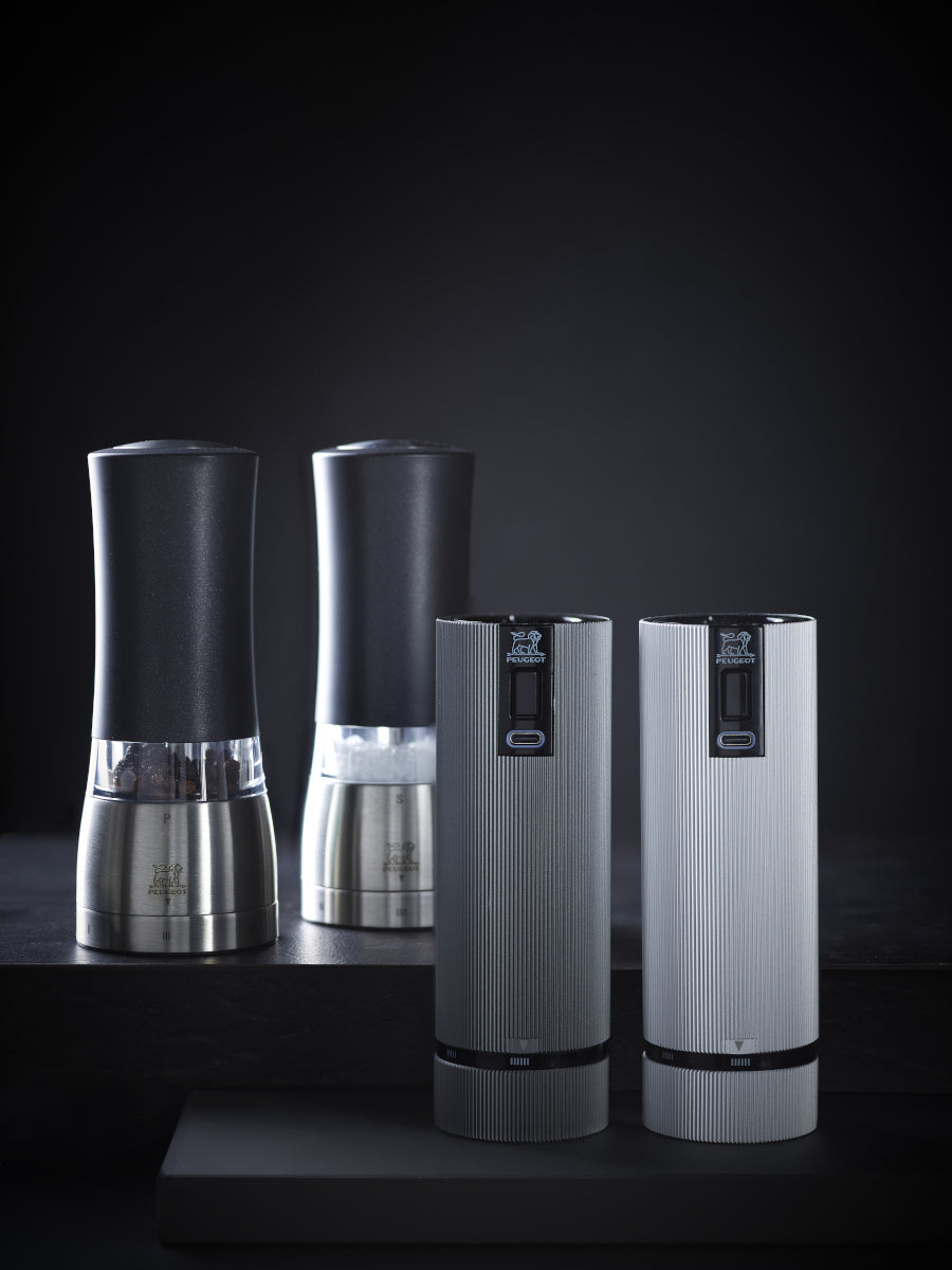 PEUGEOT LINE Pfeffermühle elektrisch Aluminium/Carbon u'Select 15 cm Lifestyle 3