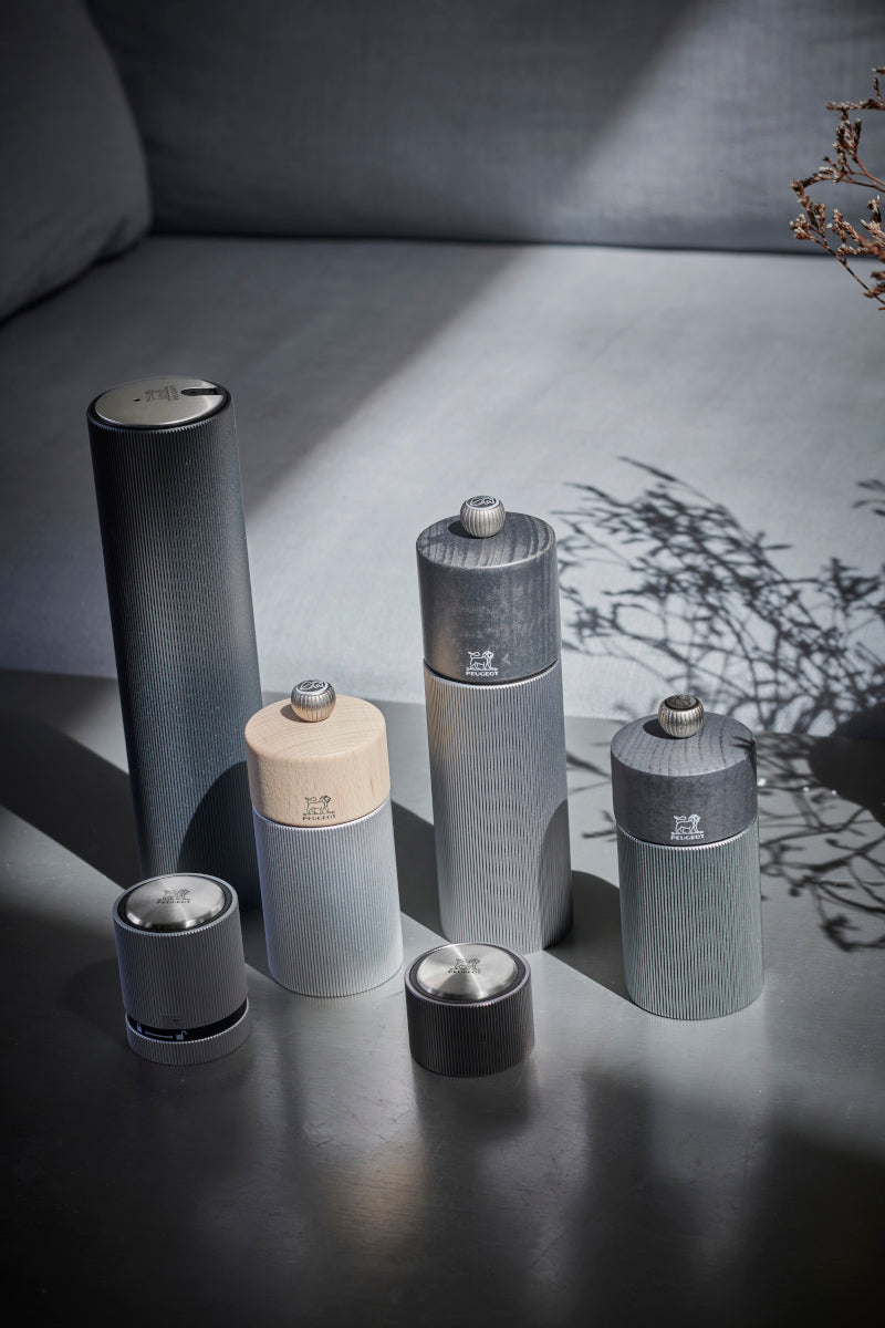 PEUGEOT LINE Pfeffermühle Aluminium natur 12 cm Lifestyle  4