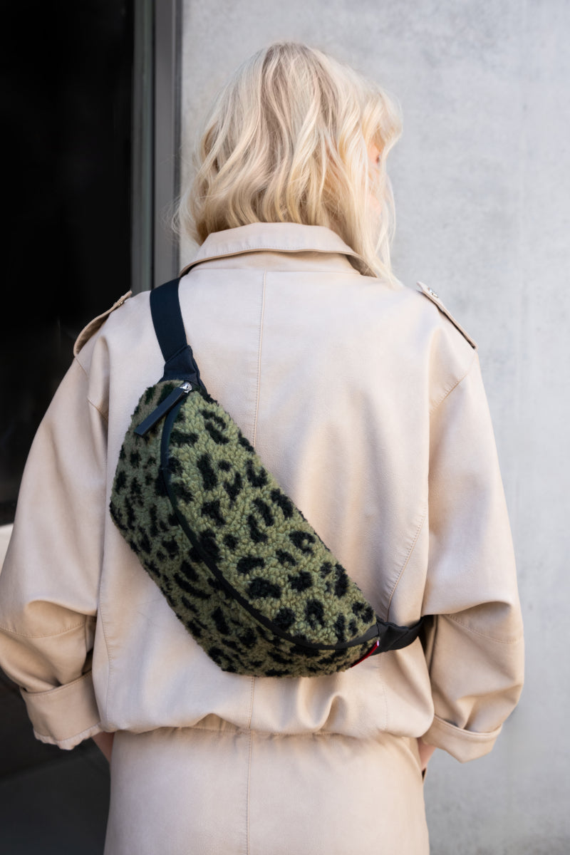 reisenthel beltbag teddy leo olive Lifestyle 2