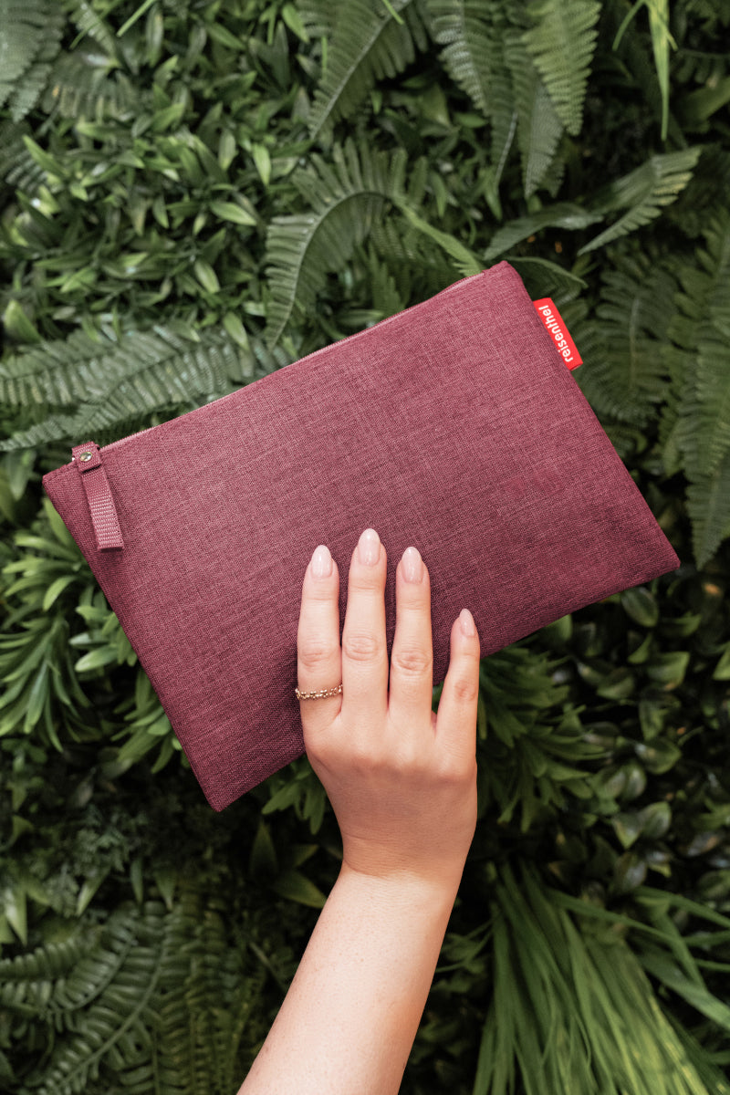 reisenthel case 1 twist maroon Lifestyle 1