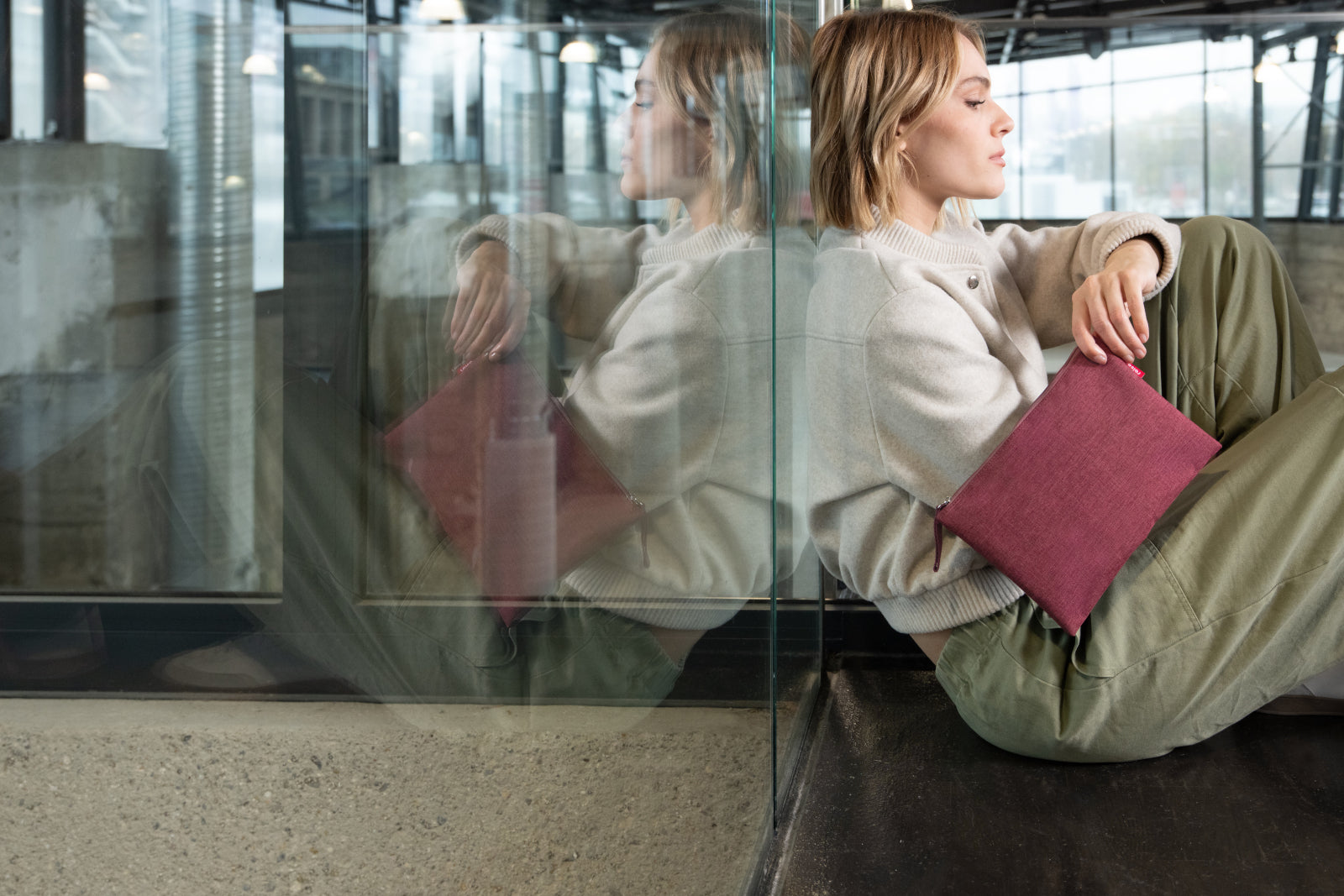 reisenthel case 1 twist maroon Lifestyle 3